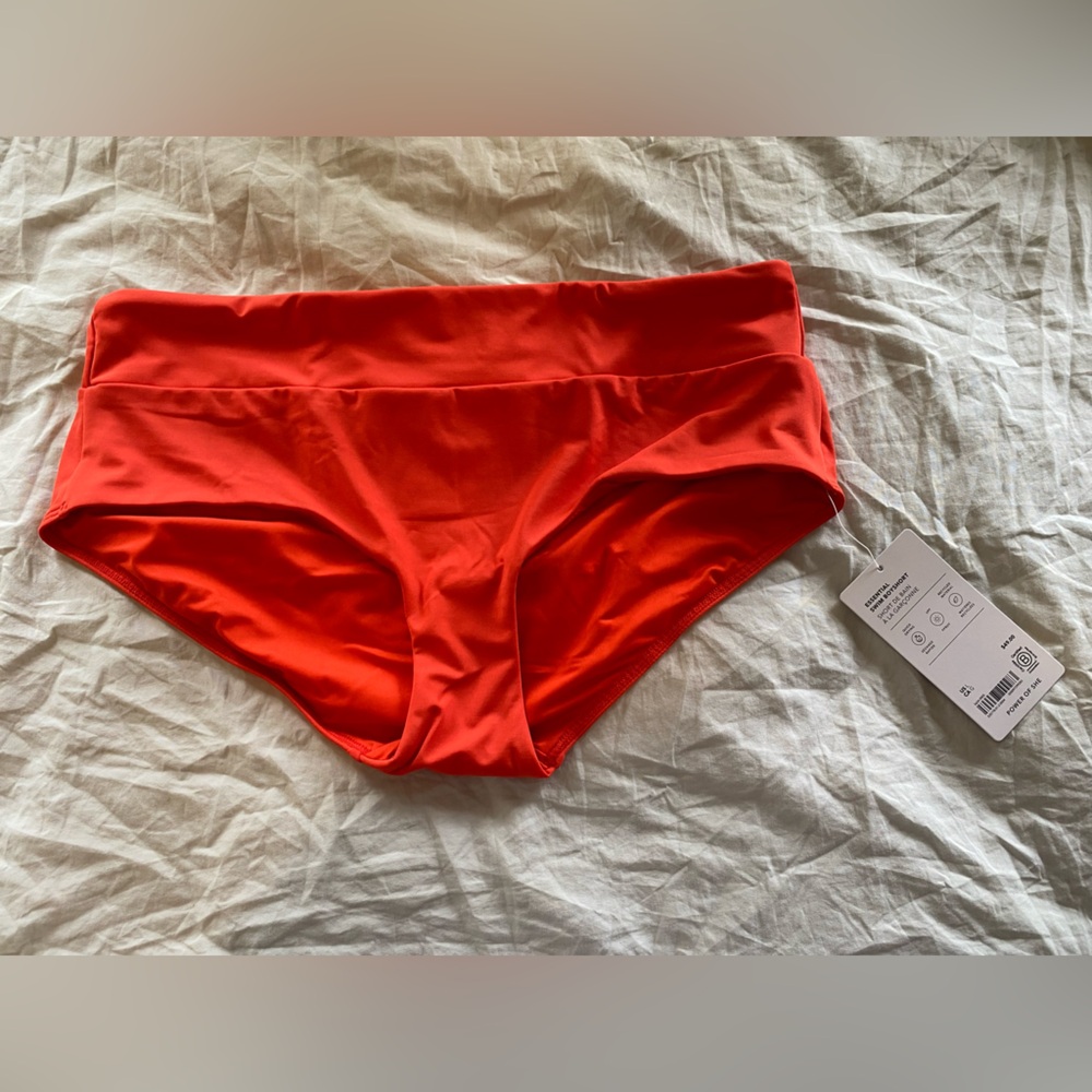 Athleta NWT Essential Swim Boyshorts size Large, Vermillion